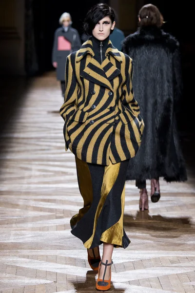 Look 14